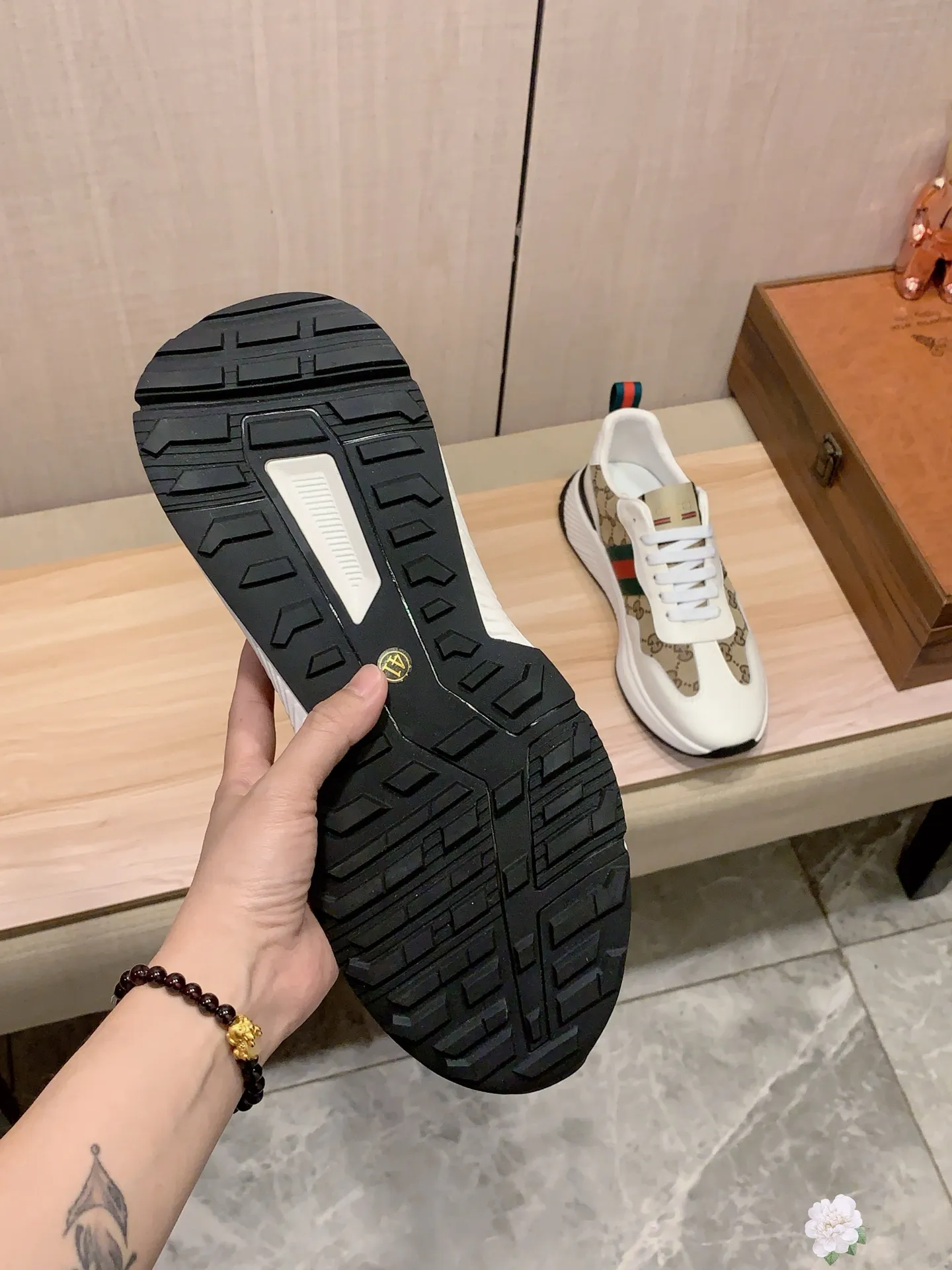 Men's men's shoes💰460💰💰🎩🎩[Lightning][Lightning] "Gucci*" The latest • popular casual shoes, top brand [seduce] luxury ~ purchasing agency, top ~ quality. [Strong] The upper is made of imported breathable cowhide with woven material ➕ breathable sheepskin feet (•) and fine workmanship. The original stylish and stylish soft rubber wear-resistant and non-slip outsole is light and comfortable on the feet. The real thing looks better when photographed. 010: Size: 38-44, 4️⃣ colors selected